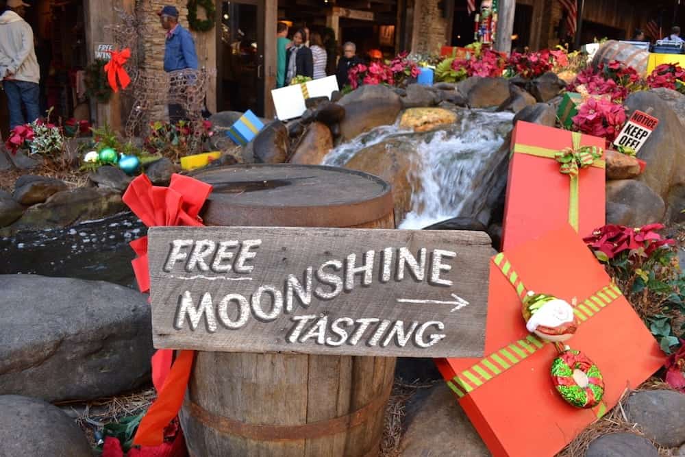 gatlinburg moonshine downtown strip ole smoky distillery things tn cabins tasting attractions miss tour distilleries want close don sign