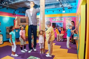 Wadlow tallest man at Ripley's
