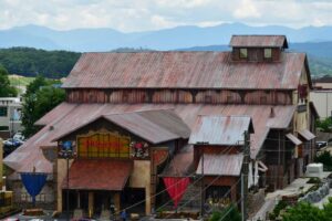 pirates voyage dinner show in pigeon forge