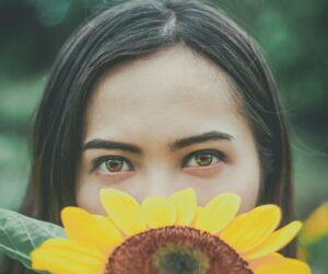 girl behind the sunflower